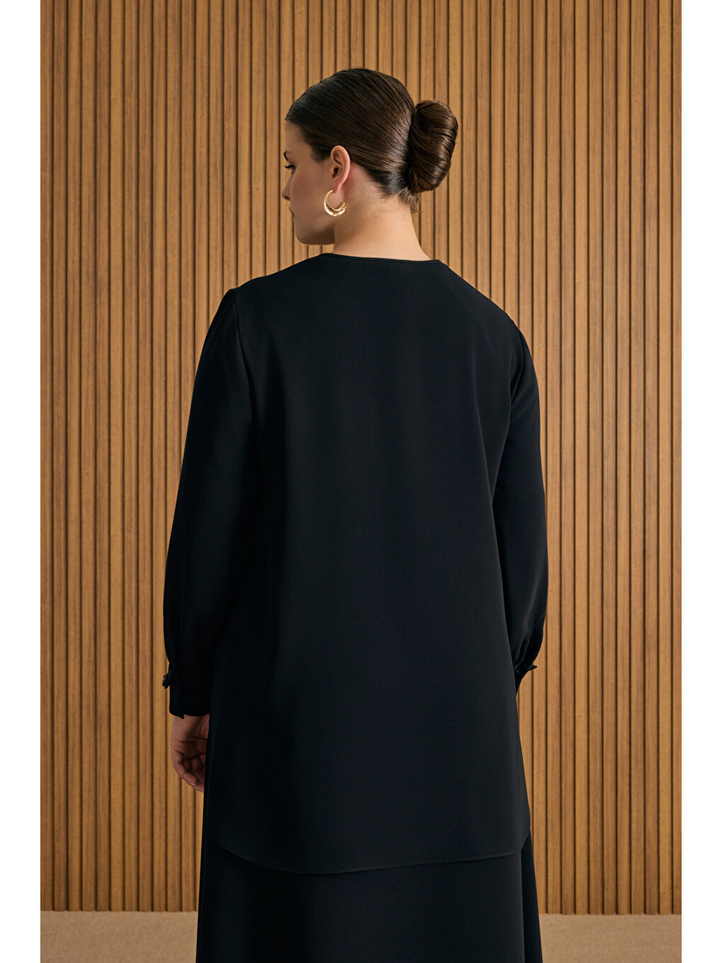 Siyah İşleme Detaylı Bluz-5