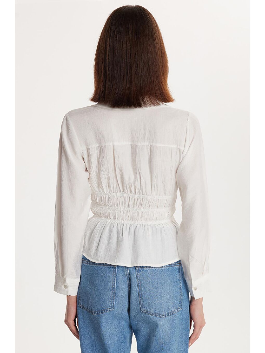 Kadın Standart Fit Büzgülü Bağlamalı Ekru Gömlek-4