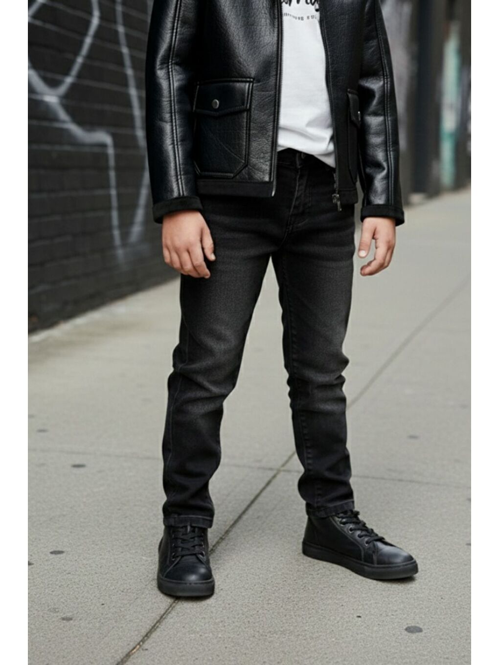 Siyah Erkek Çocuk Deri Ceketli Jean Pantolonlu Penyeli ÜçlüTakım-4