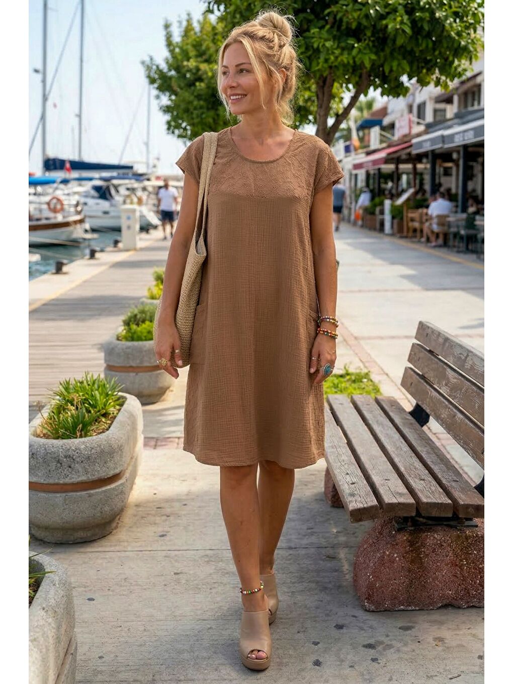 Kahverengi Camel Havuz Yaka Düşük Kol Cepli Kol Roba Ve Yanları Brodeli Casual Müslin Dokuma Elbise 100 55-1