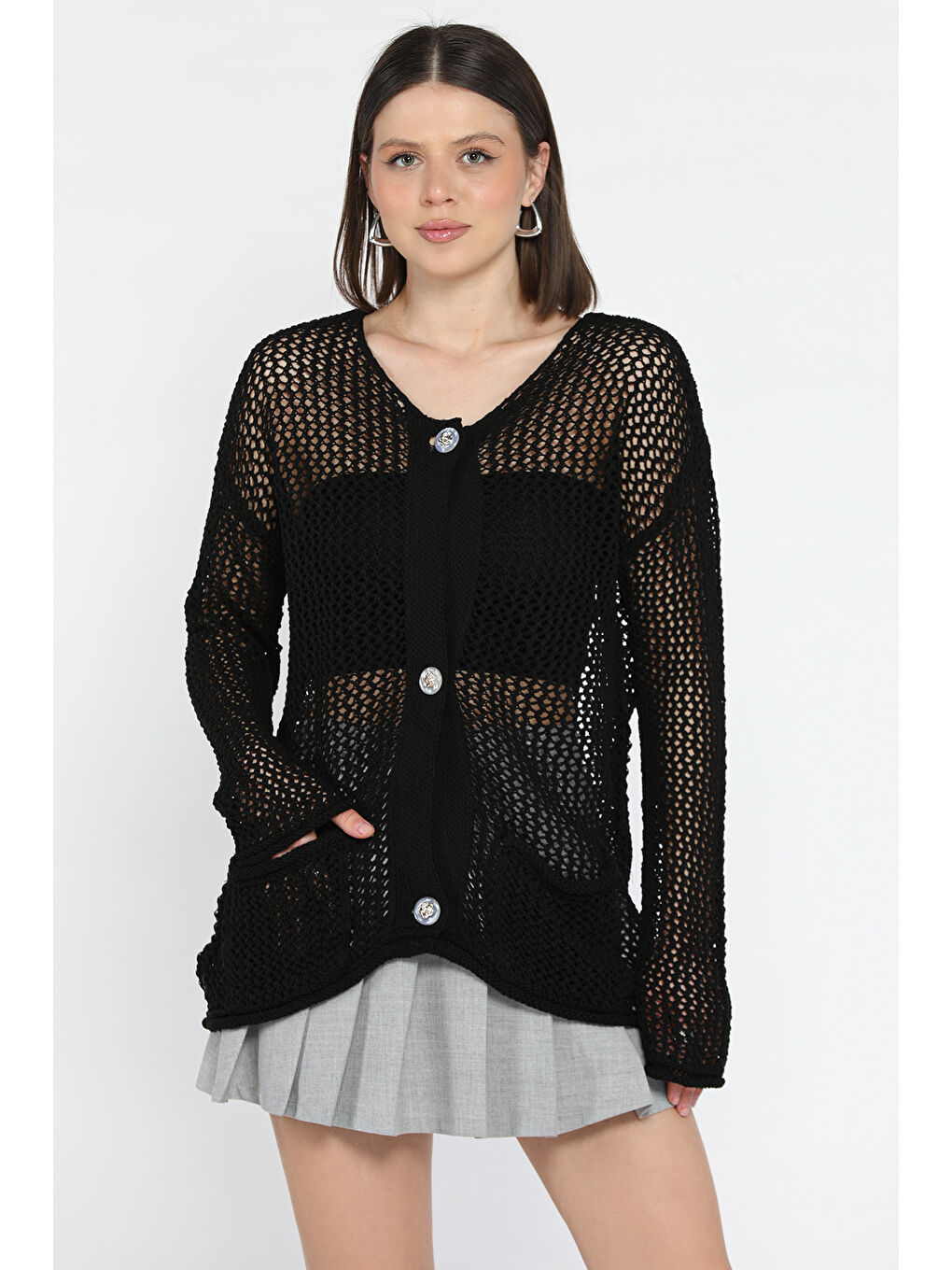 Siyah Düğme Detaylı Ajurlu Kadın Triko Hırka-1