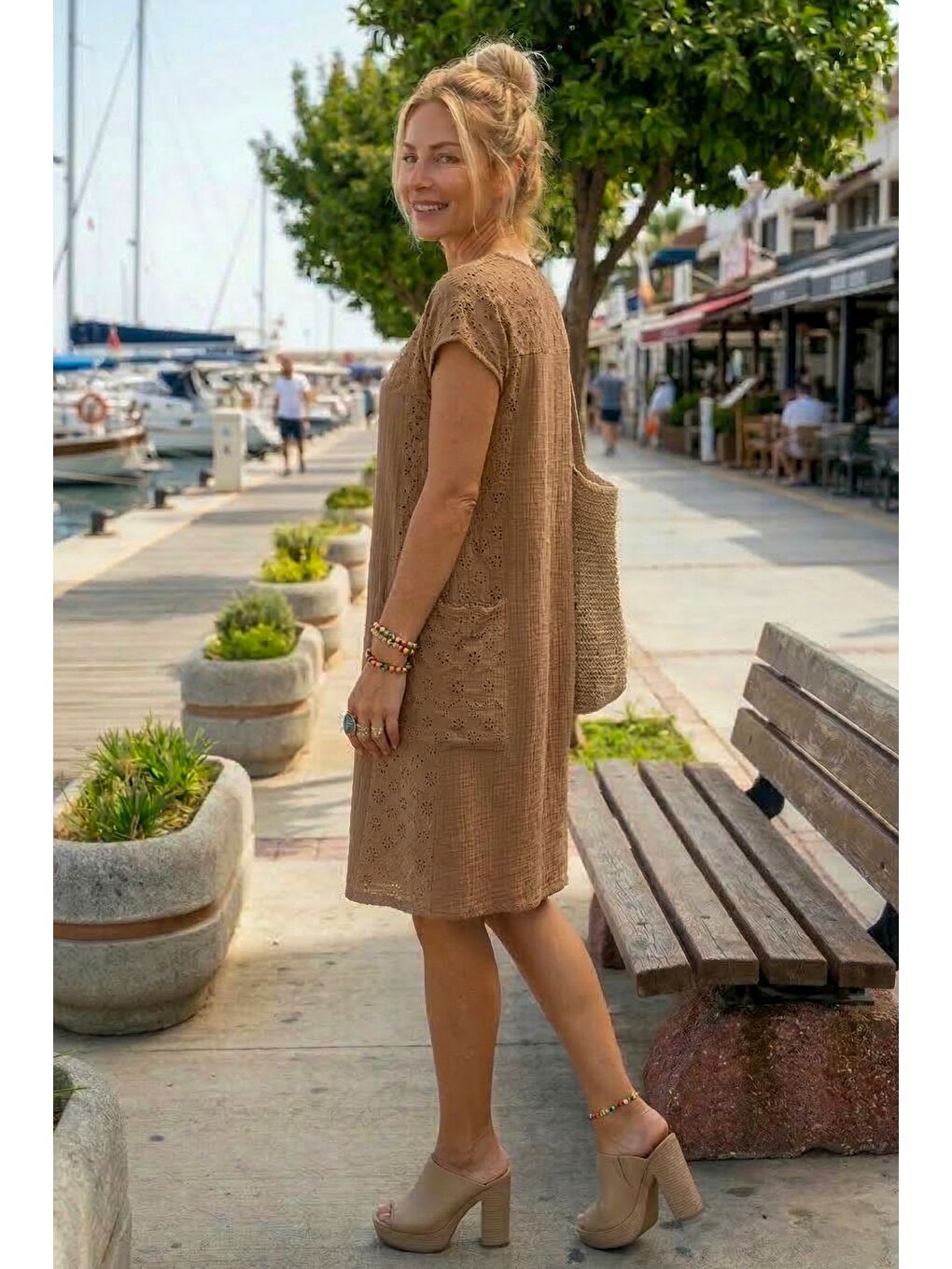 Kahverengi Camel Havuz Yaka Düşük Kol Cepli Kol Roba Ve Yanları Brodeli Casual Müslin Dokuma Elbise 100 55-2