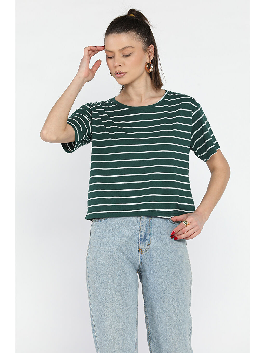 Yeşil Bisiklet Yaka Çizgili Kadın Tişört-1