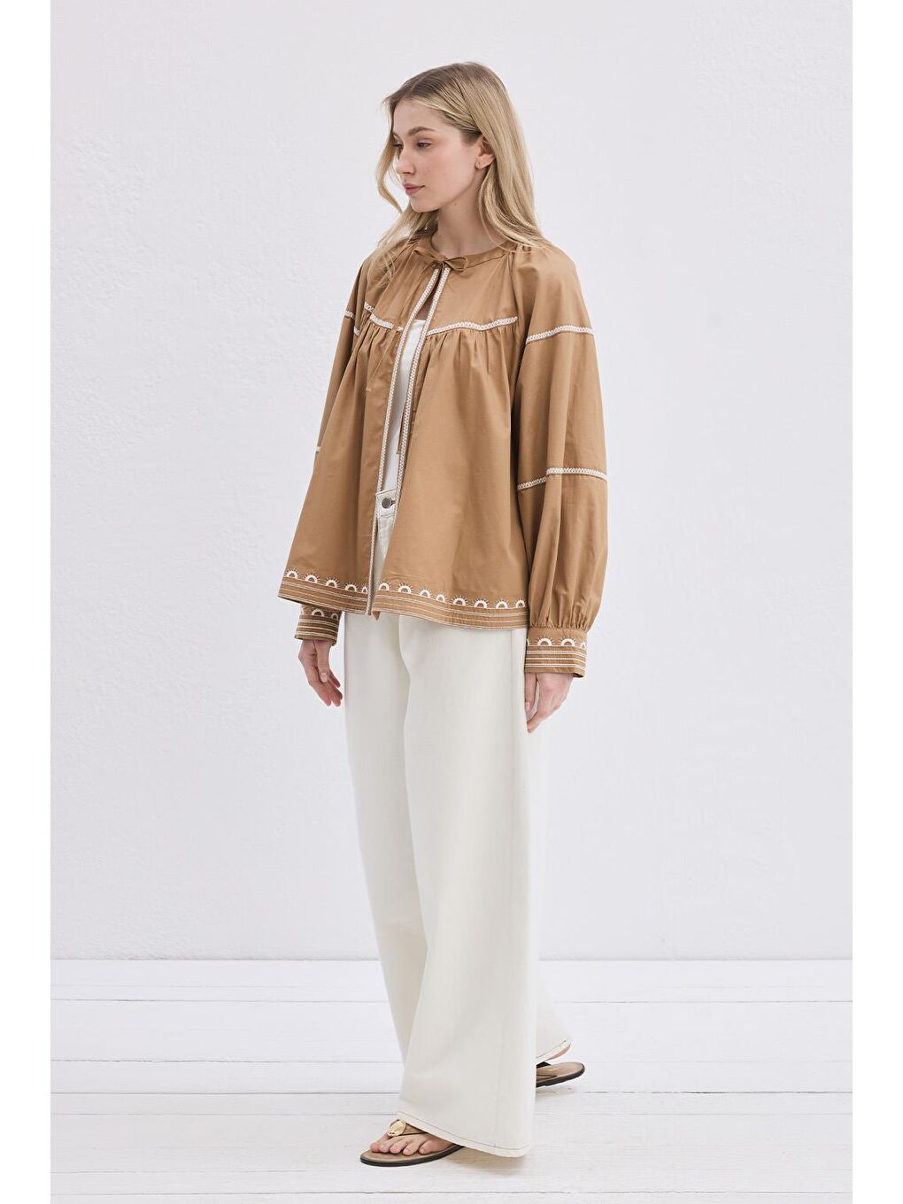 Kahverengi Lova Nakışlı Bağlamalı Ceket Camel-2