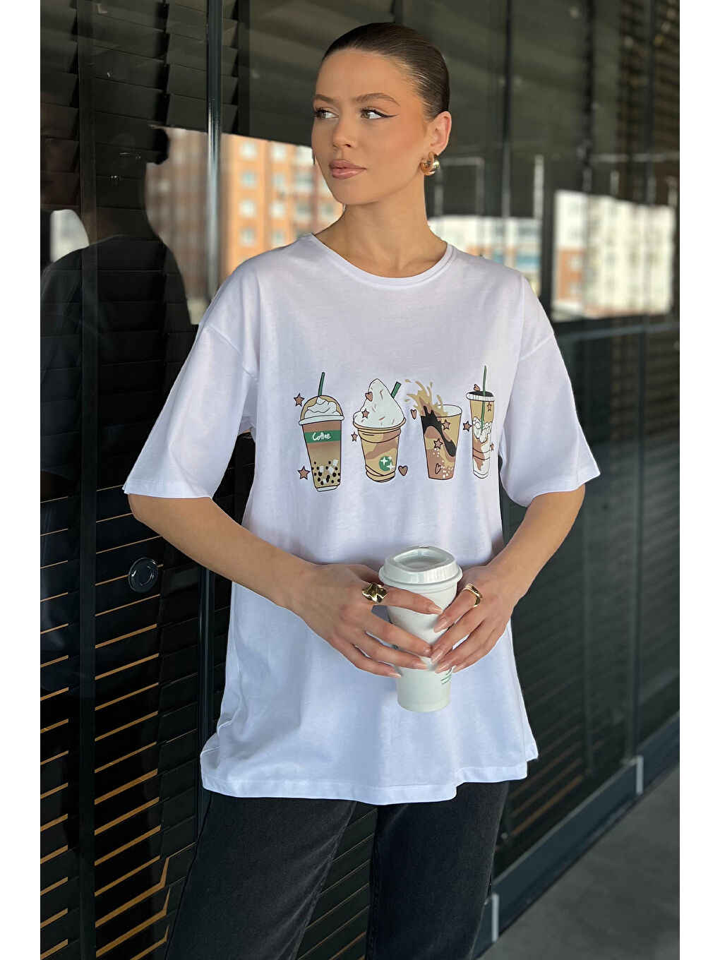 Beyaz Bisiklet Yaka Ön Baskılı Kadın Tişört-1