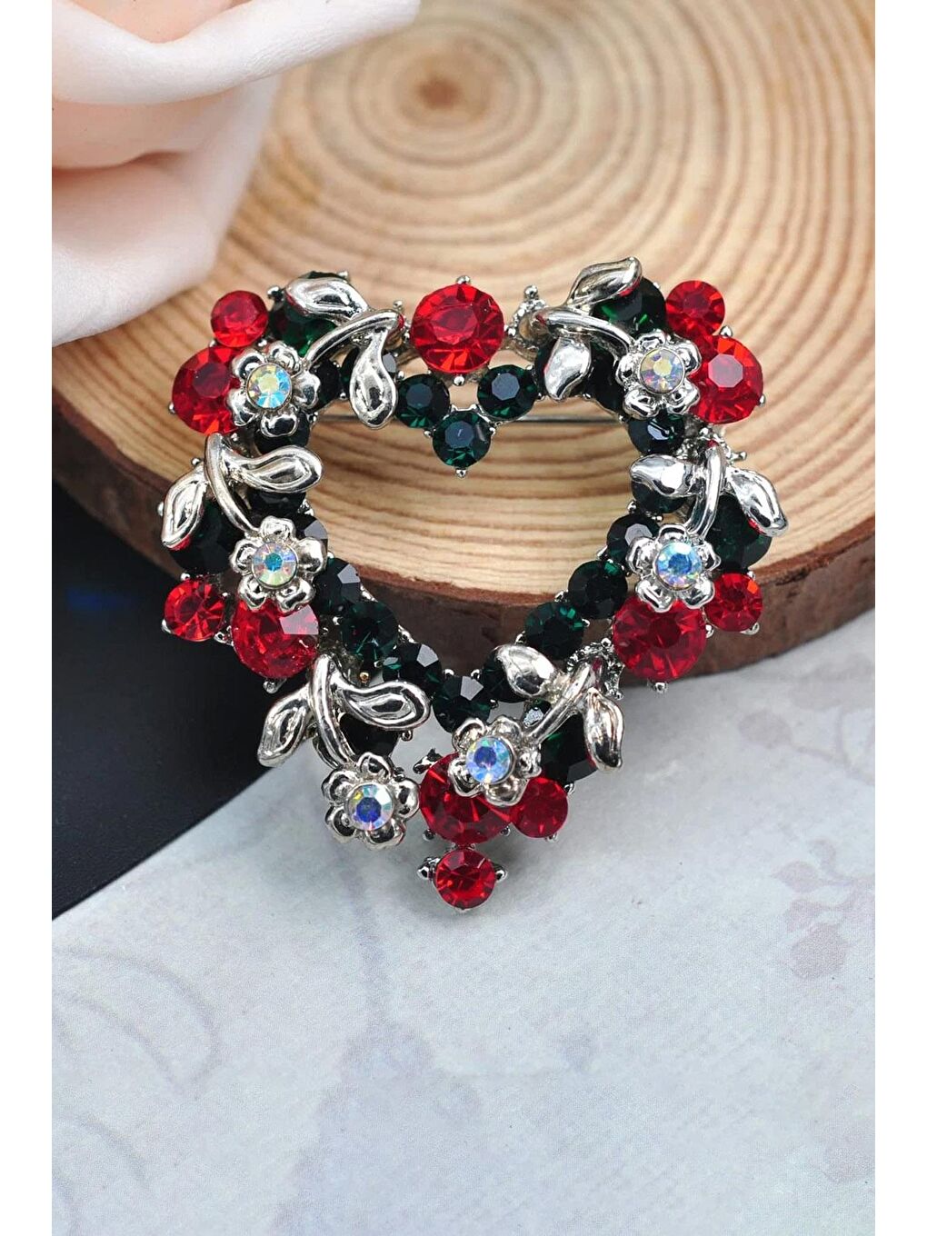 Gri Yılbaşı Gümüş Kaplama Kristal Taşlı Kalp Broş-2