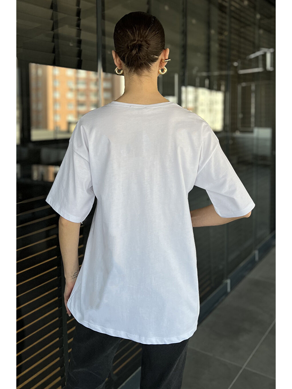 Beyaz Bisiklet Yaka Ön Baskılı Kadın Tişört-2