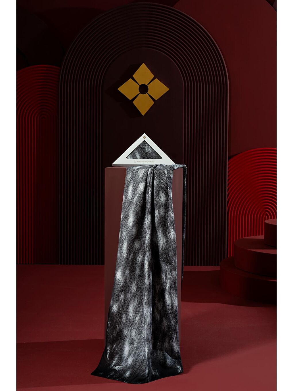 Siyah Kadın Ceylan Desen Soft Şal