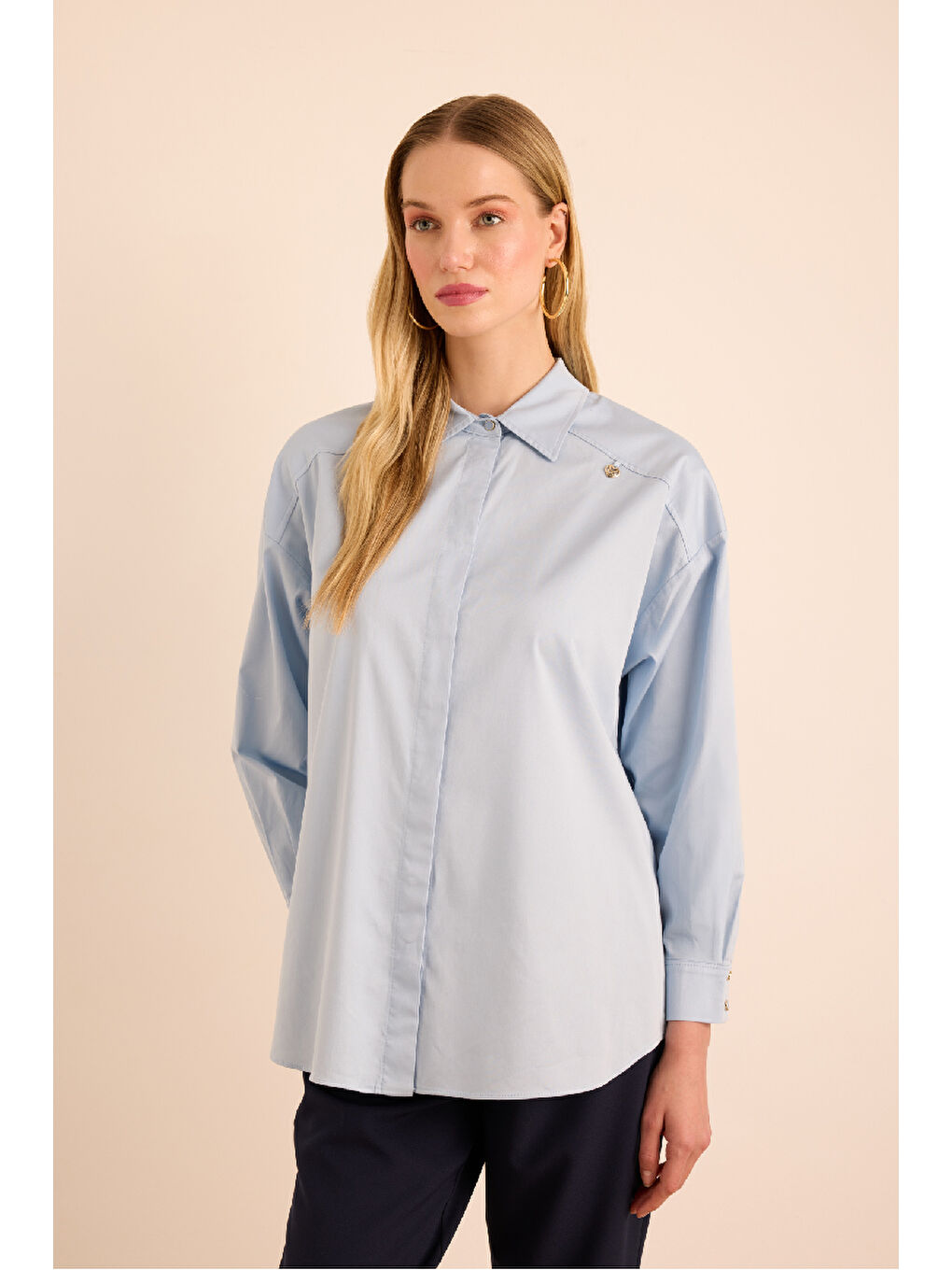 Mavi Sırtı Volan Detaylı Pamuk Gömlek-1