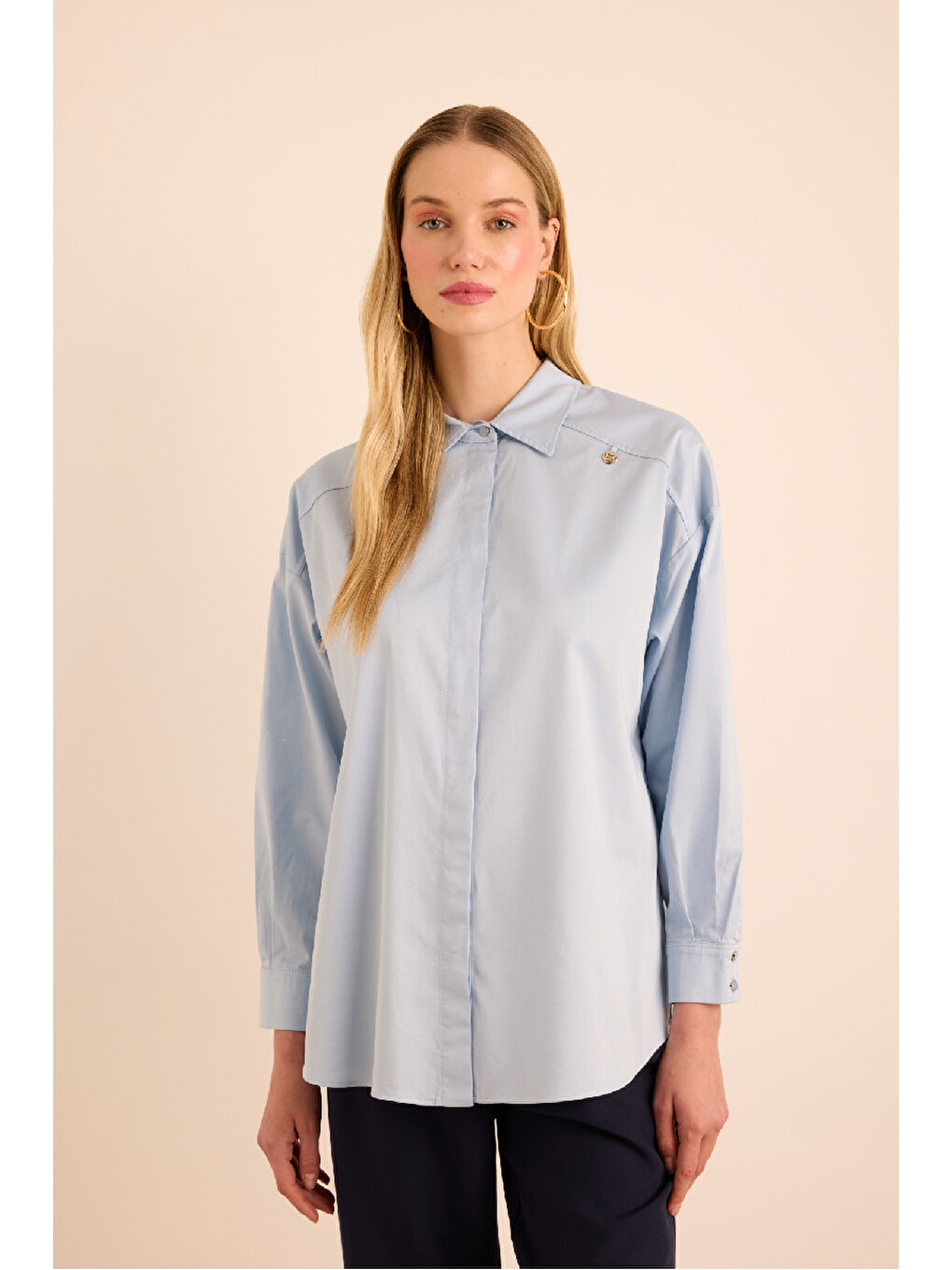 Mavi Sırtı Volan Detaylı Pamuk Gömlek-2