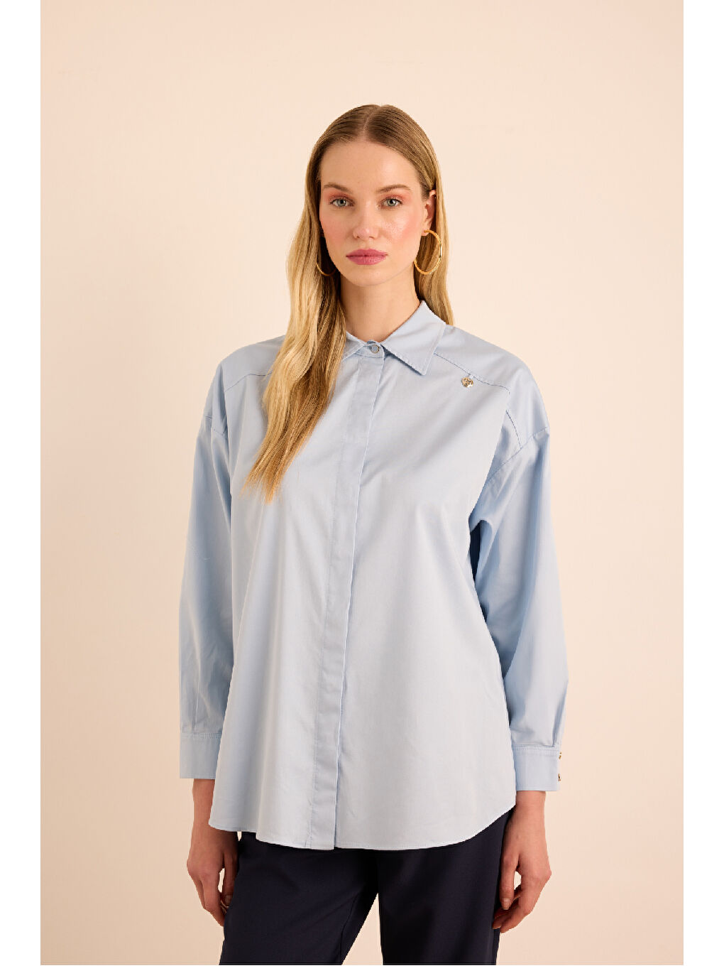 Mavi Sırtı Volan Detaylı Pamuk Gömlek-3