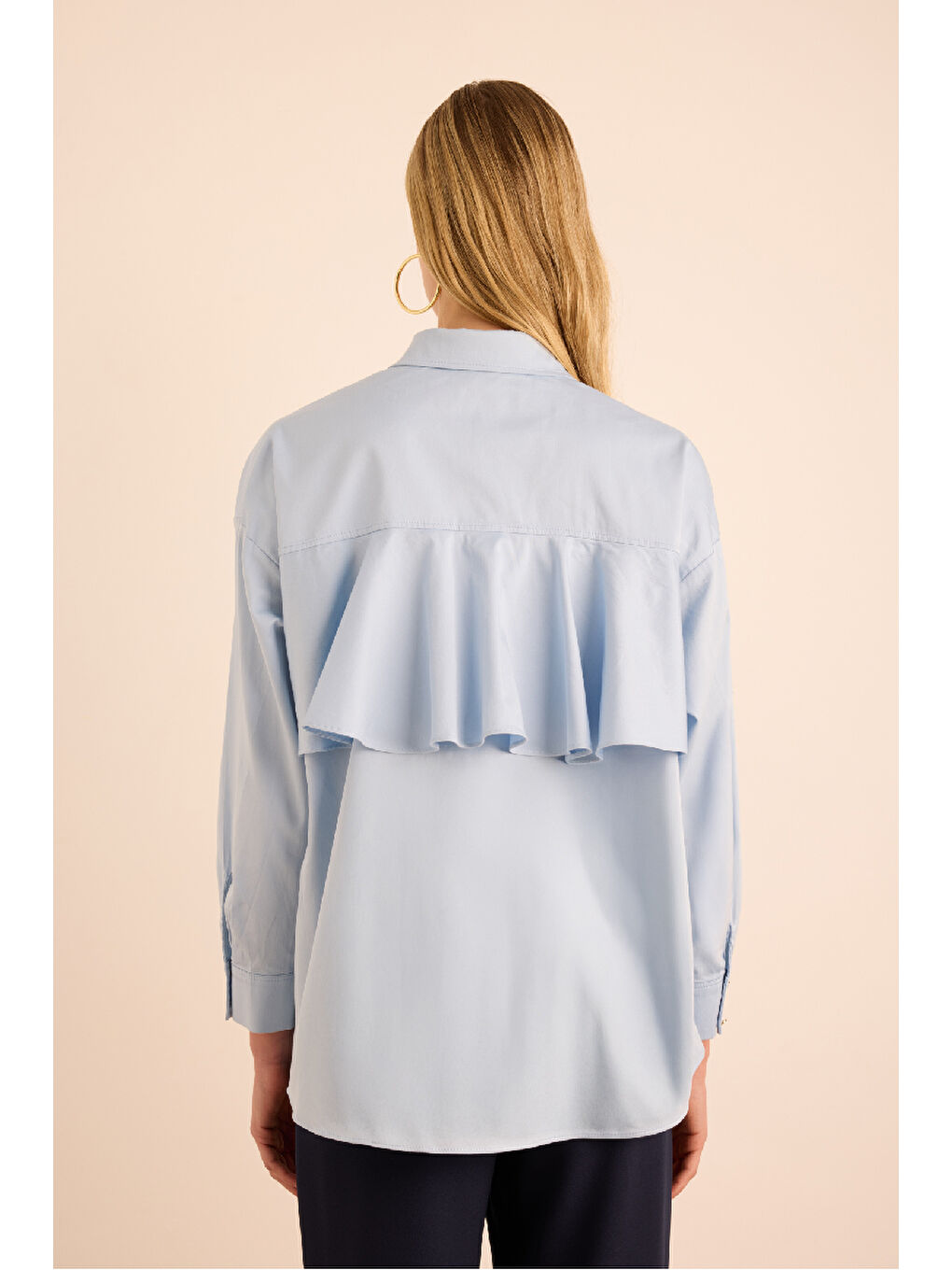 Mavi Sırtı Volan Detaylı Pamuk Gömlek-5