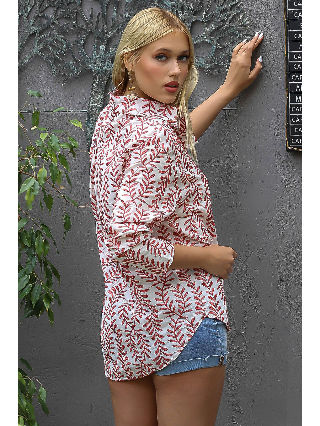 Mercan Gömlek Yaka 3/4 Kol Brodeli Dokuma Gömlek-1