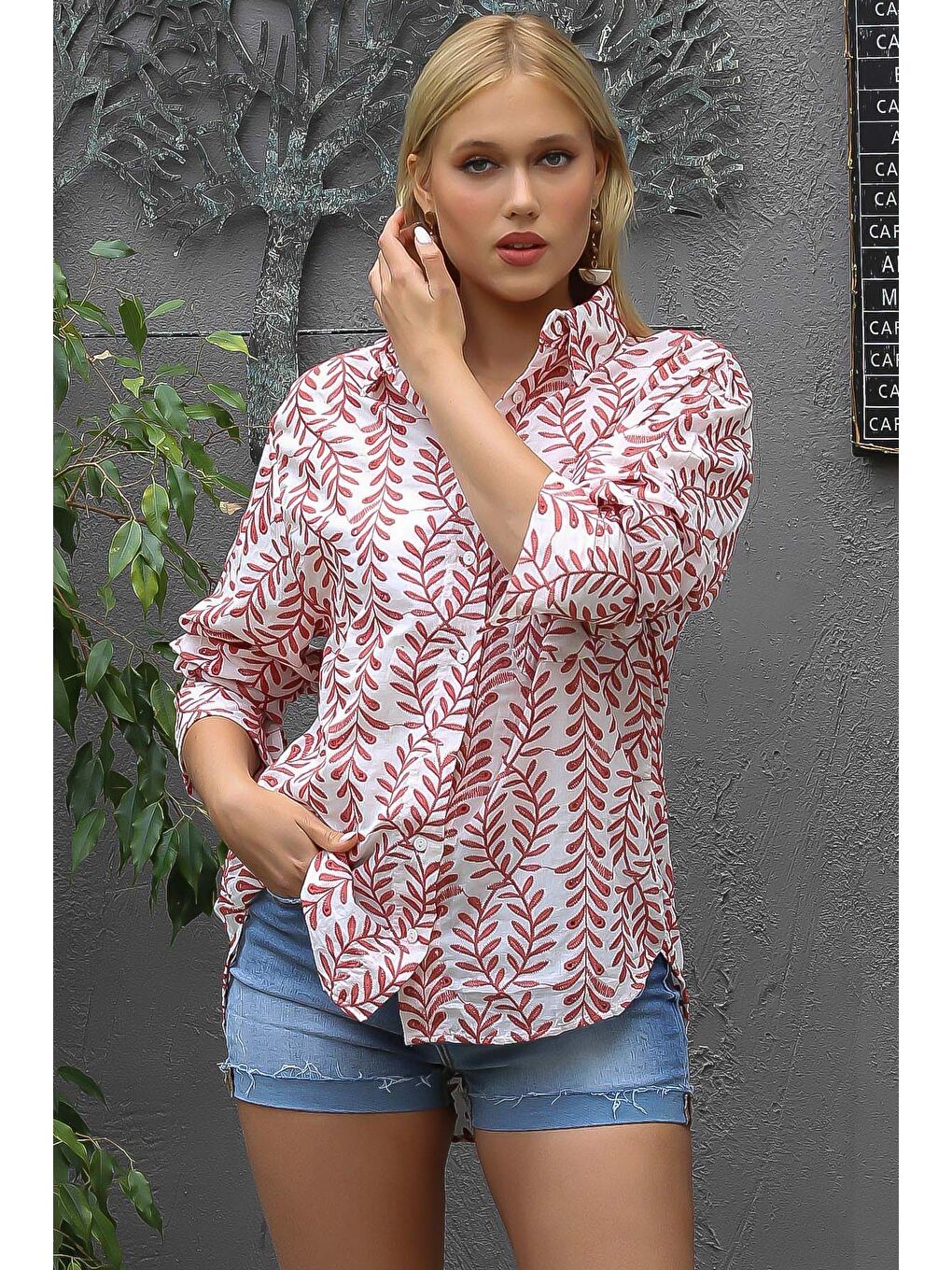 Mercan Gömlek Yaka 3/4 Kol Brodeli Dokuma Gömlek-3