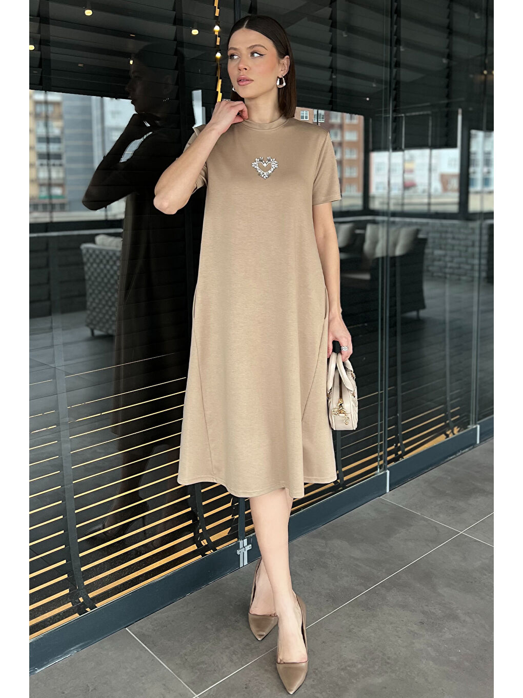 Bej Bisiklet Yaka Taş Detaylı Cepli Kadın Kısa Kol Elbise-1