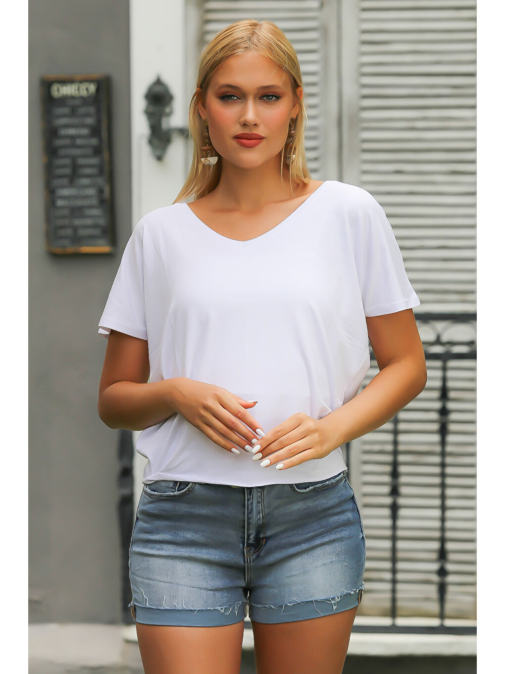 Beyaz V Yaka Düşük Kol Örme T-Shirt-2