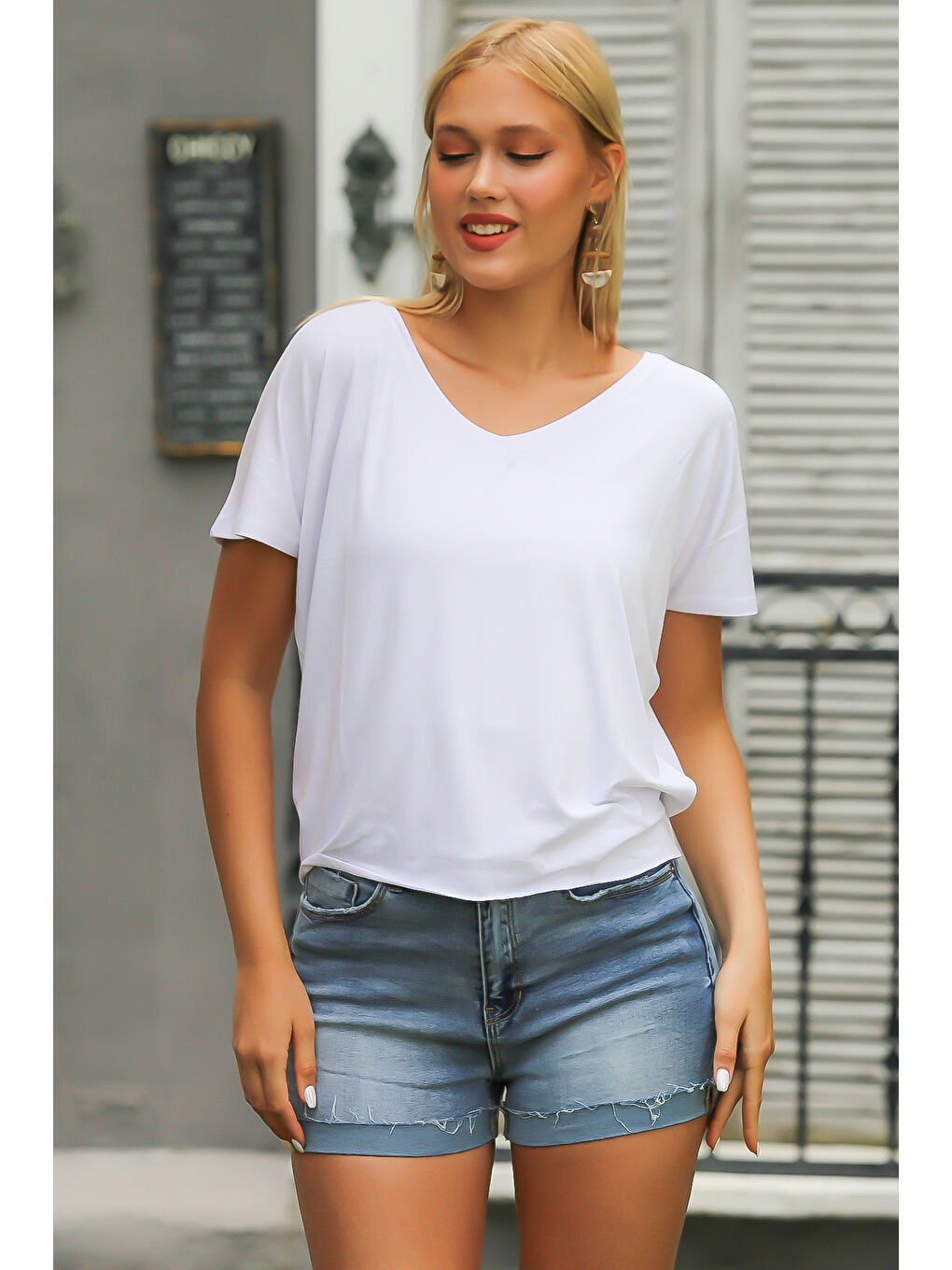 Beyaz V Yaka Düşük Kol Örme T-Shirt-3