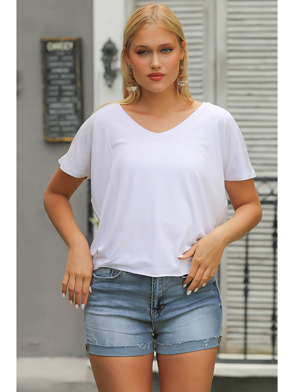 Beyaz V Yaka Düşük Kol Örme T-Shirt-4