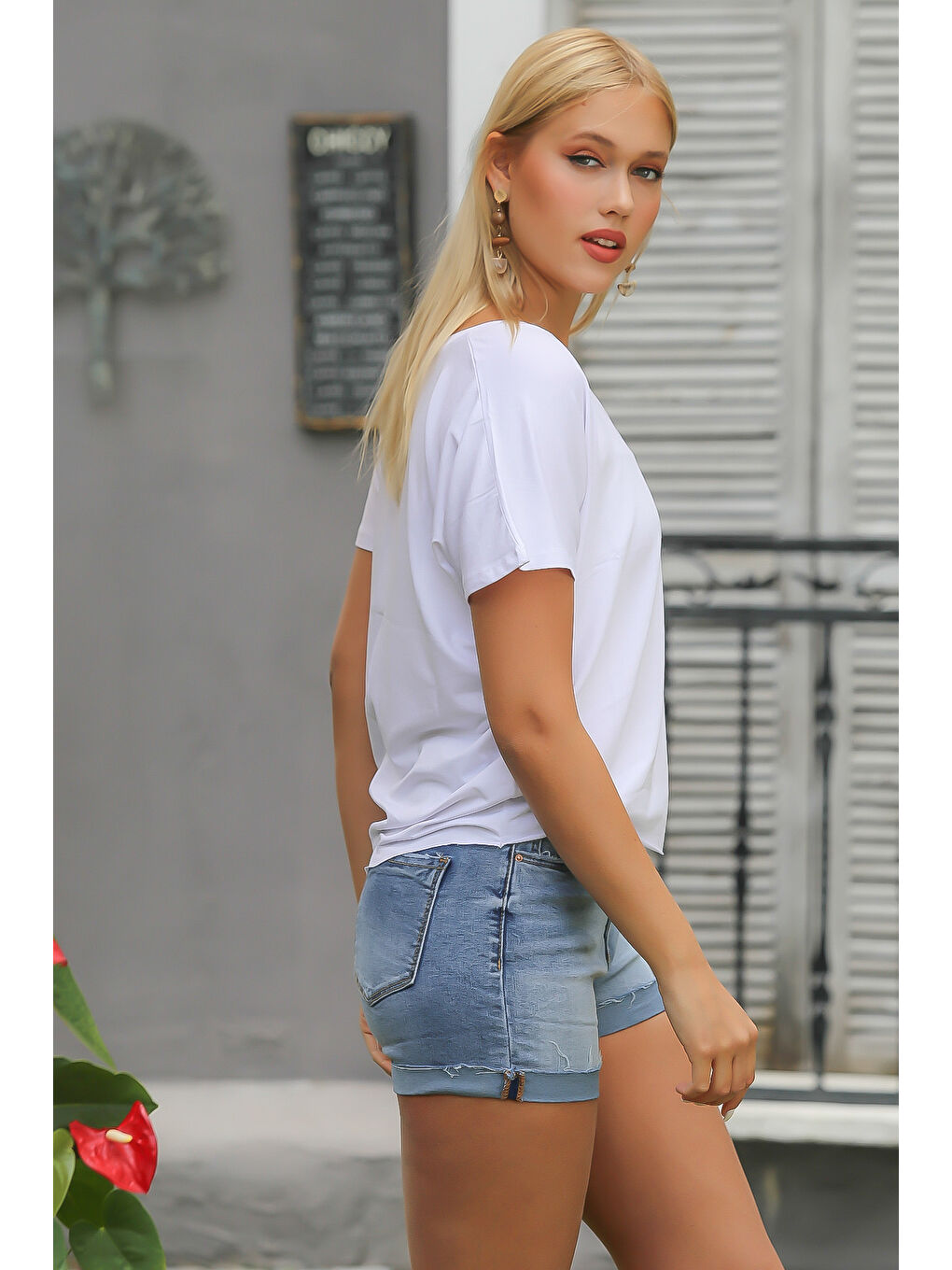 Beyaz V Yaka Düşük Kol Örme T-Shirt-5