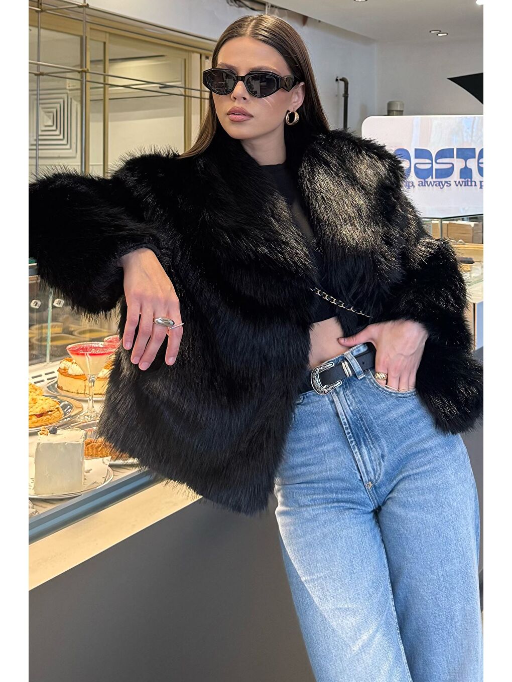 Siyah Kadın Astarlı Kürklü Kısa Mont