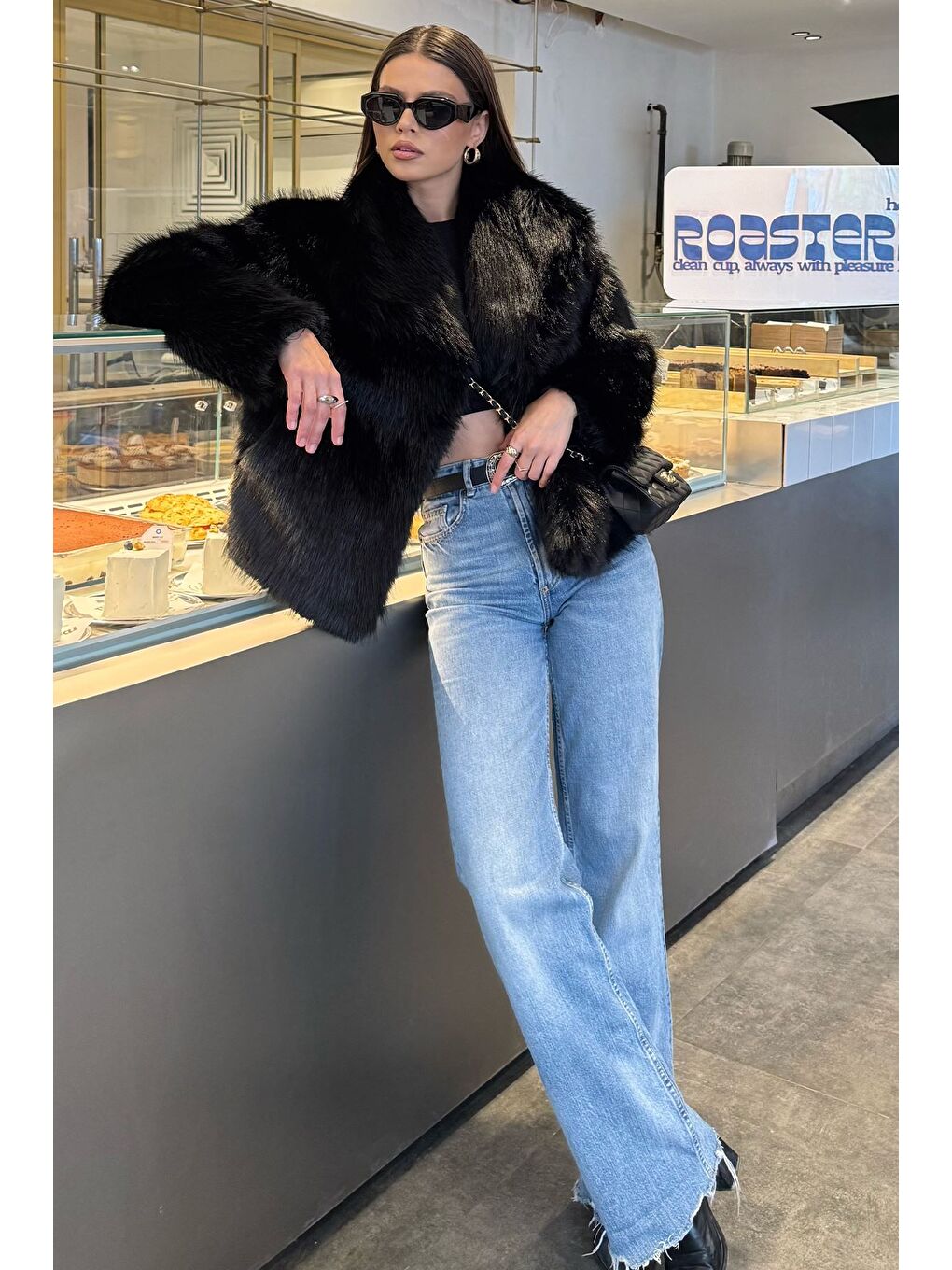 Siyah Kadın Astarlı Kürklü Kısa Mont-1