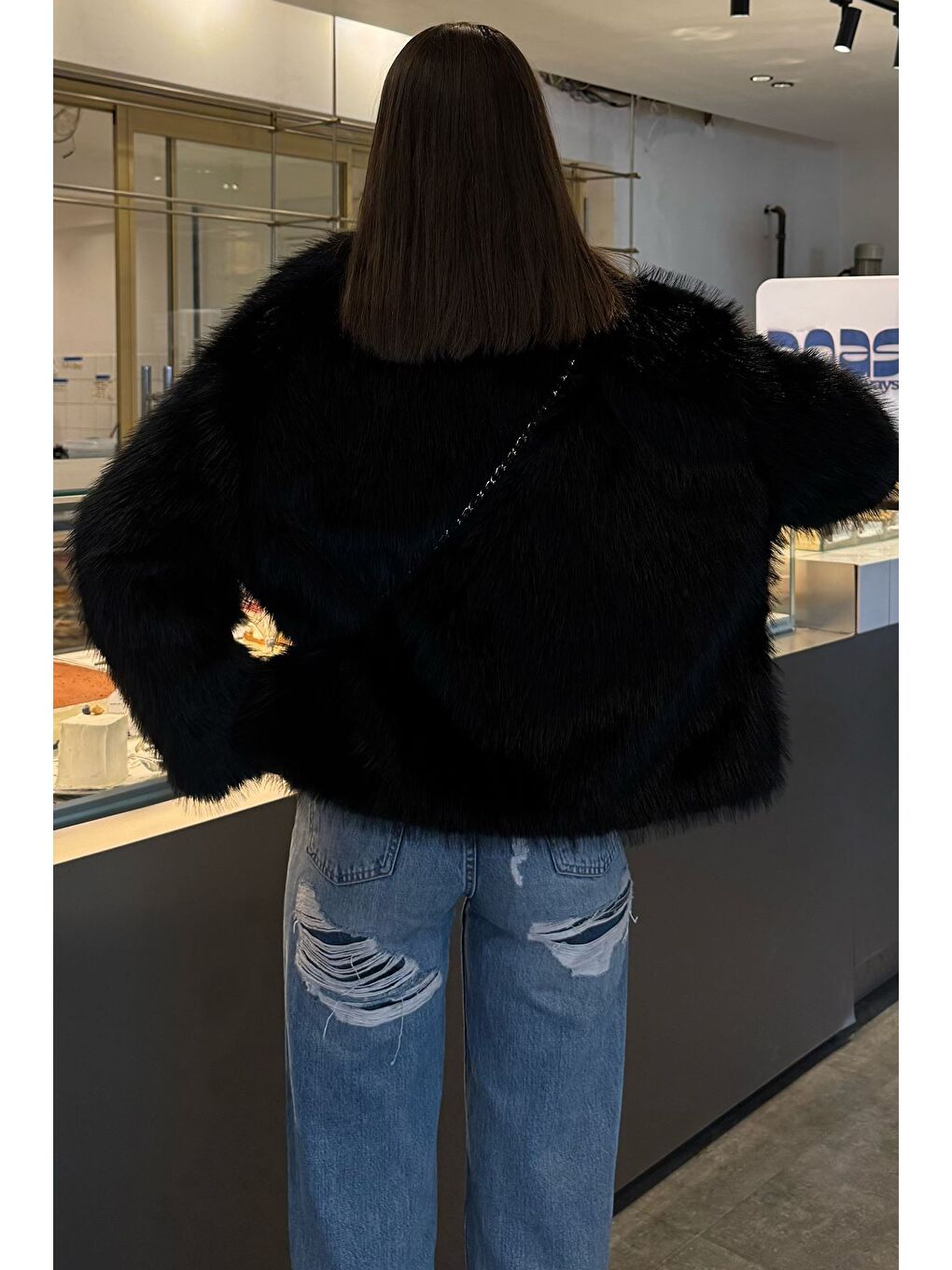 Siyah Kadın Astarlı Kürklü Kısa Mont-5