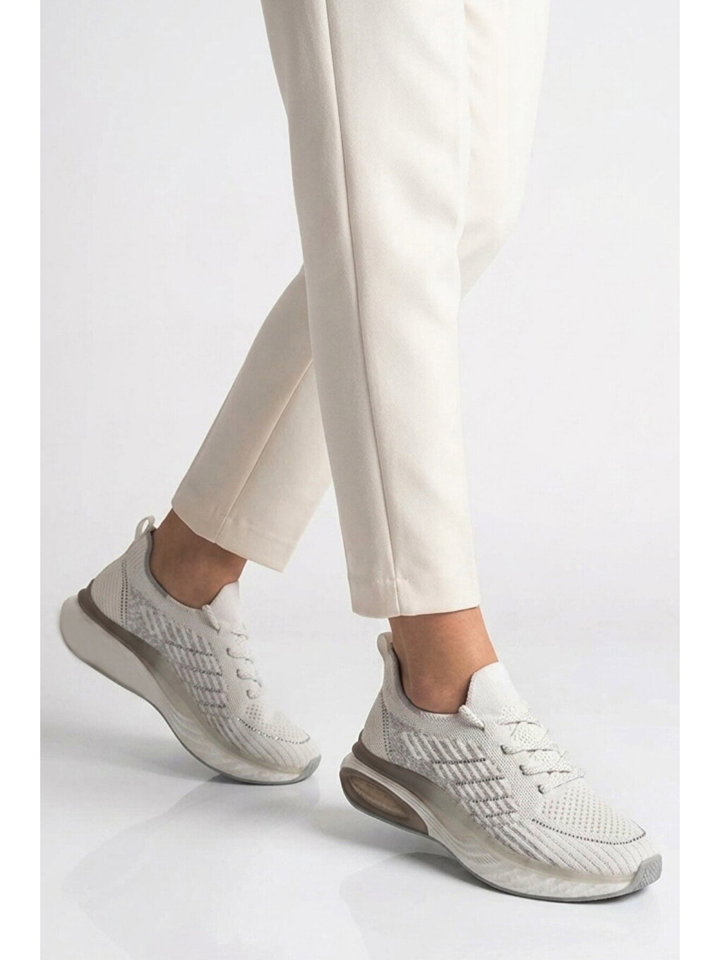 Beyaz Geniş Kalıp Anorak Hafızalı Rahat Tabanlı Kadın Yürüyüş Ve Spor Ayakkabı Sneaker B264 Z
