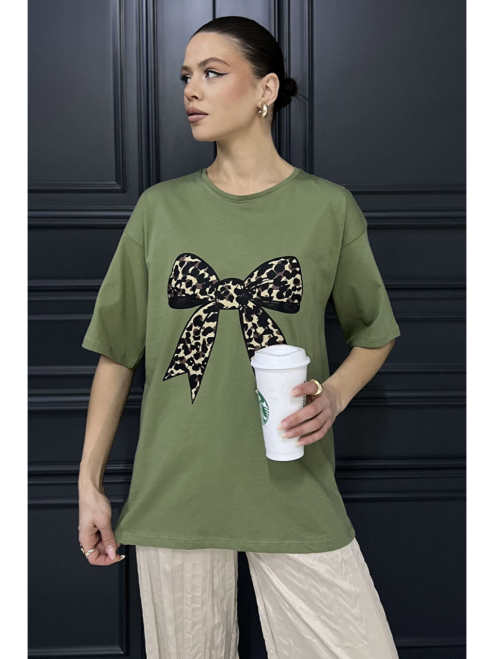 Haki Leopar Desen Kurdele Baskılı Bisiklet Yaka Kadın Tişört