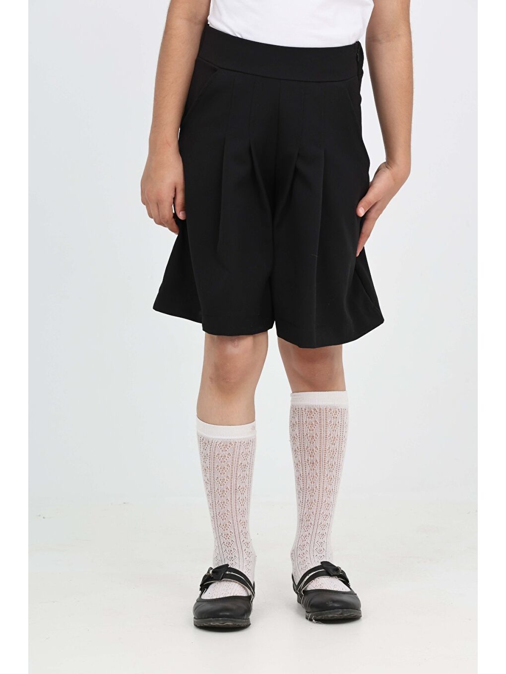 Siyah Kız Çocuk Pileli Okul Şort-2