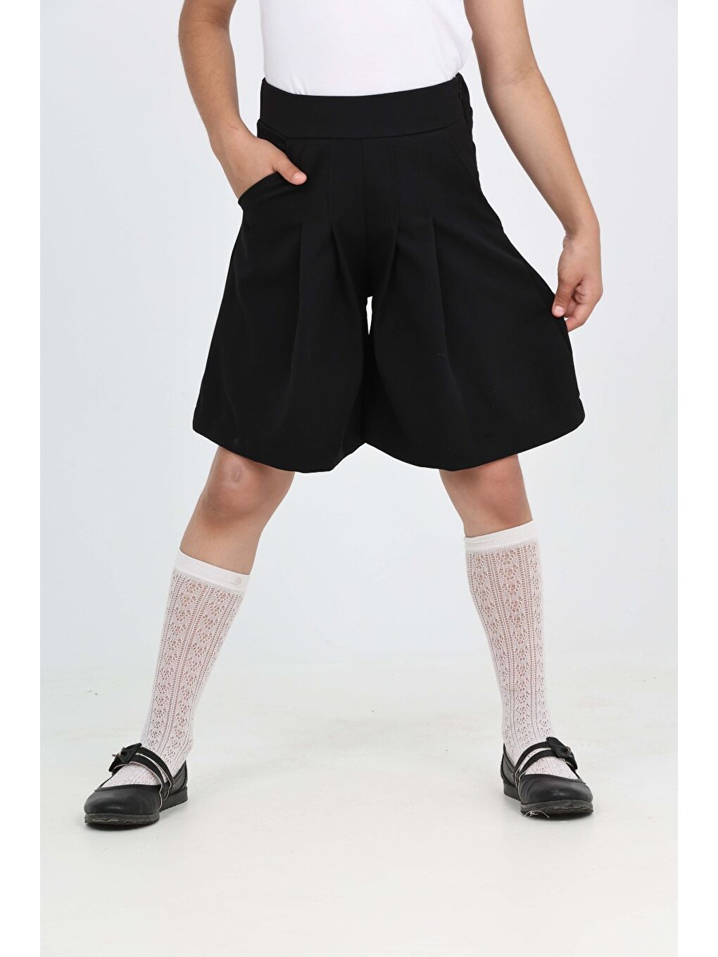 Siyah Kız Çocuk Pileli Okul Şort-4