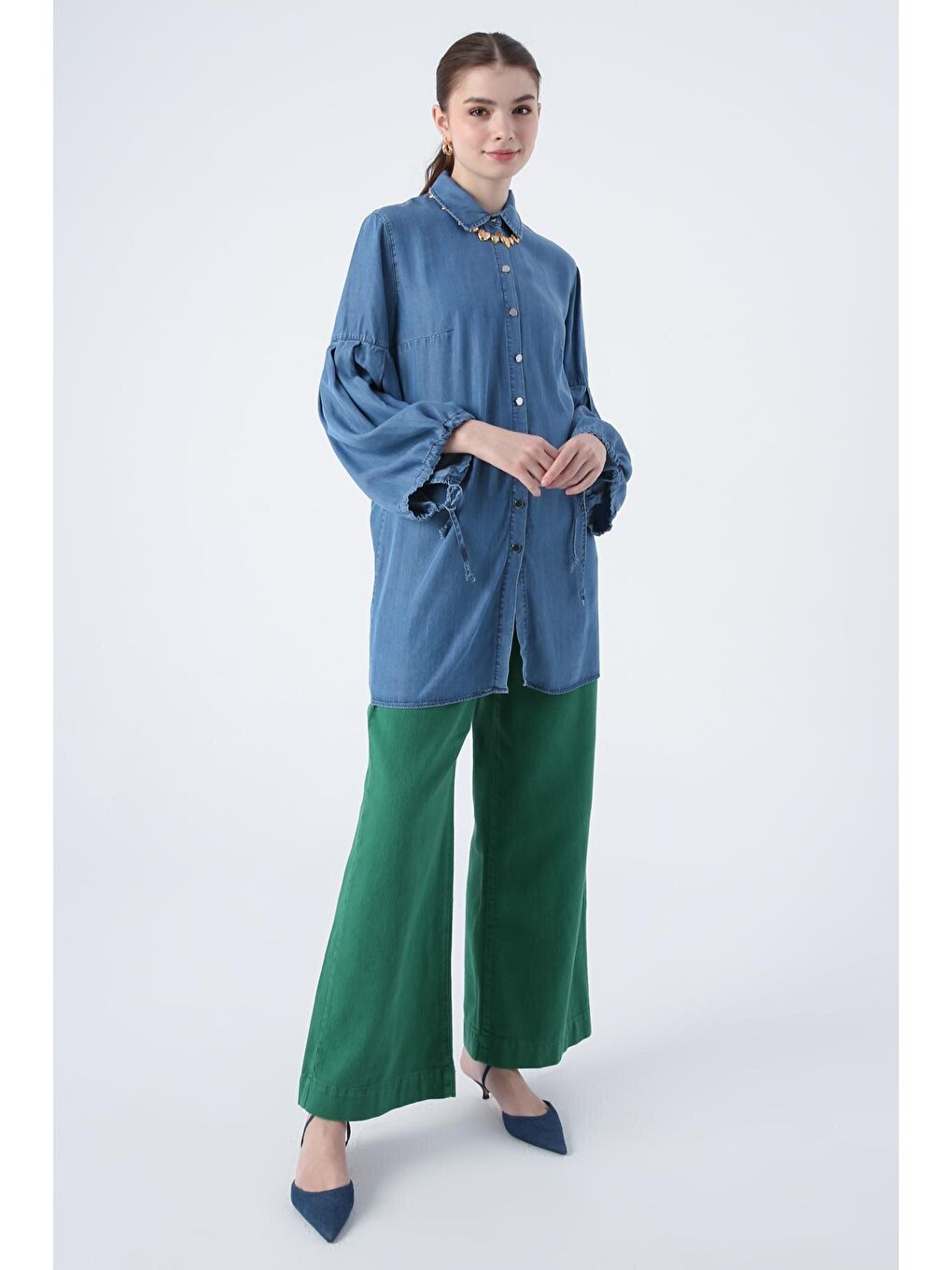 Orta Mavi Kolları Pileli Büzgü Detaylı Denim Gömlek Tunik-2