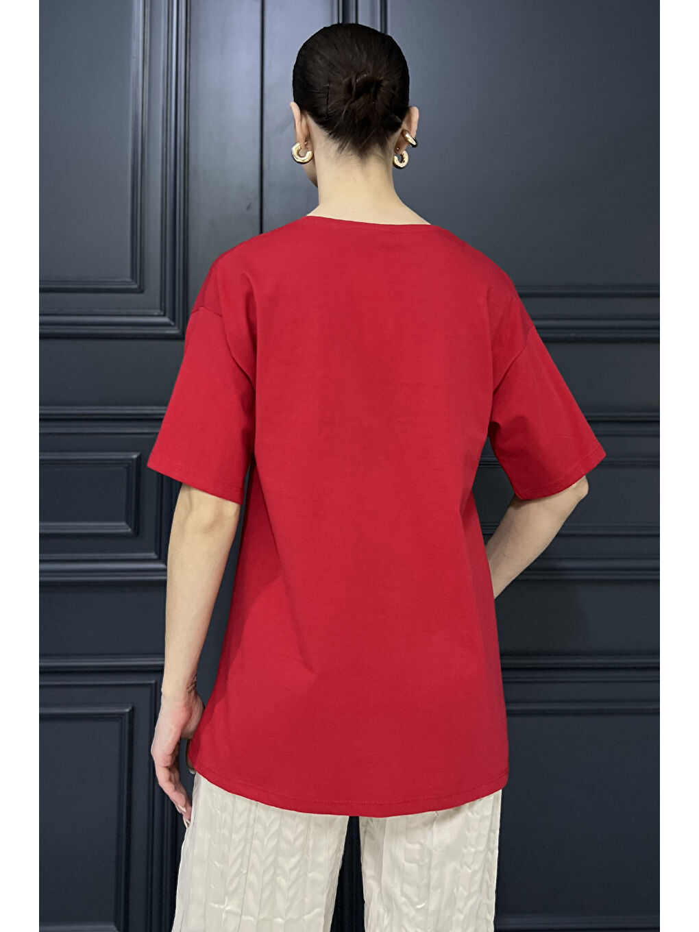 Kırmızı Leopar Desen Kurdele Baskılı Bisiklet Yaka Kadın Tişört-2