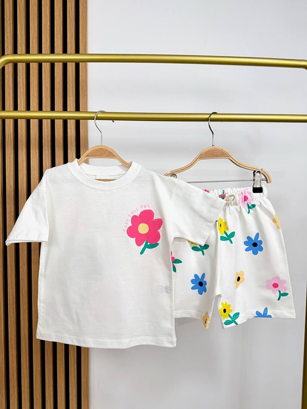 Kız Çocuk Ekru Çiçek Baskılı Pamuklu Şortlu Altüst Takım-1