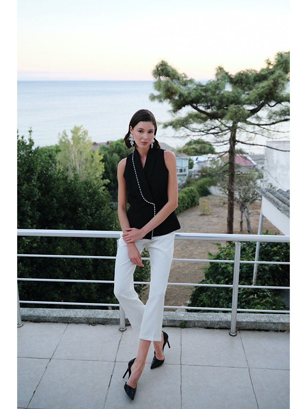 İnci Detaylı Yelek - Siyah-1