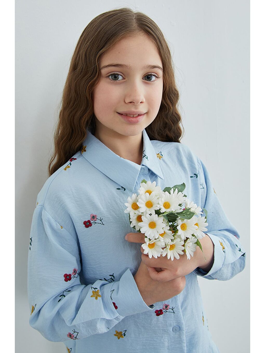 Mavi Çiçek Nakışlı Kız Çocuk Gömlek-1