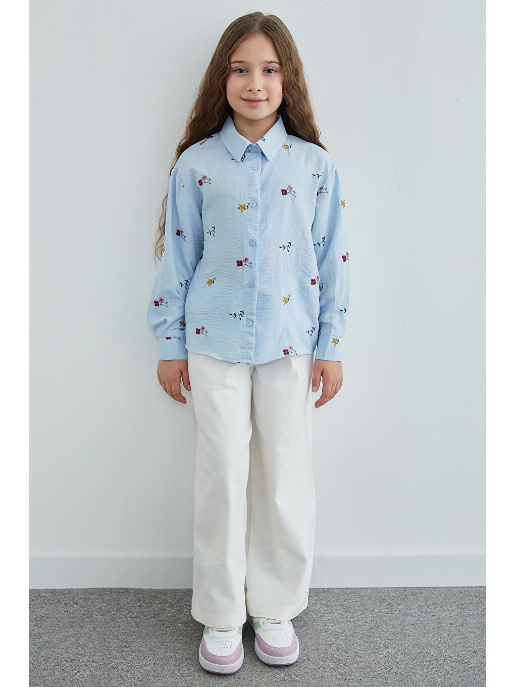Mavi Çiçek Nakışlı Kız Çocuk Gömlek-2