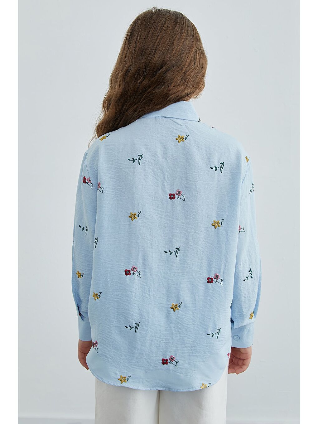 Mavi Çiçek Nakışlı Kız Çocuk Gömlek-4