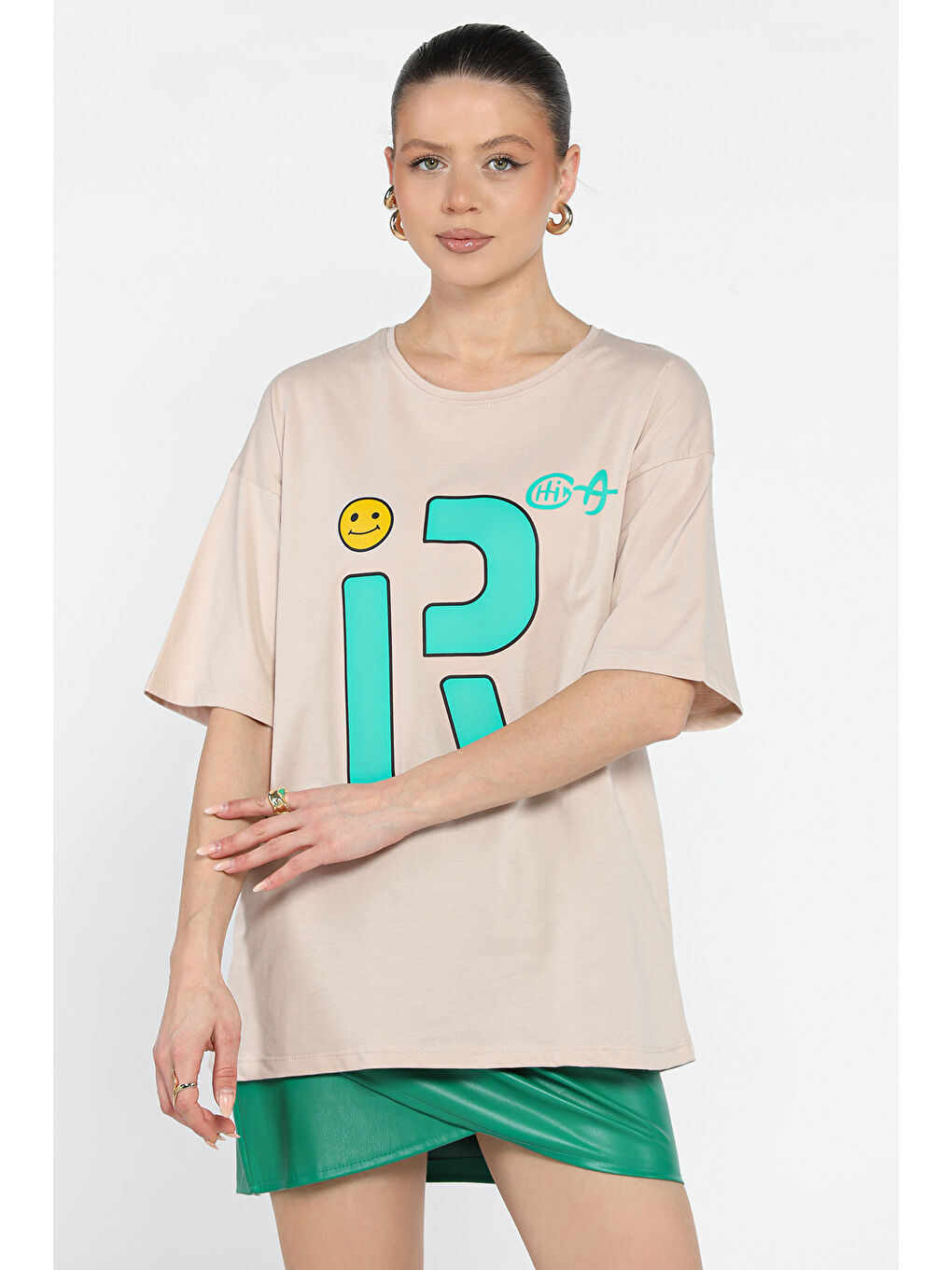 Bej Ön Baskılı Bisiklet Yaka Kadın Tişört-1