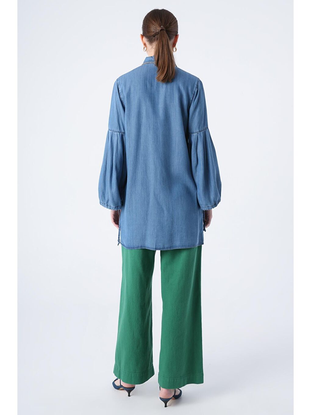 Orta Mavi Kolları Pileli Büzgü Detaylı Denim Gömlek Tunik-3