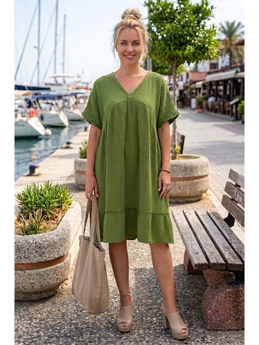 Yeşil V Yaka Kısa Kol Eteği Fırfırlı Casual Müslin Geniş Kesim Dokuma Elbise 106 75