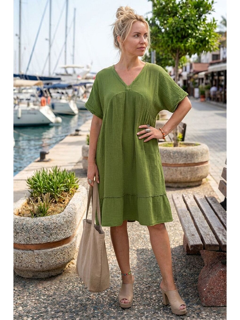 Yeşil V Yaka Kısa Kol Eteği Fırfırlı Casual Müslin Geniş Kesim Dokuma Elbise 106 75-2
