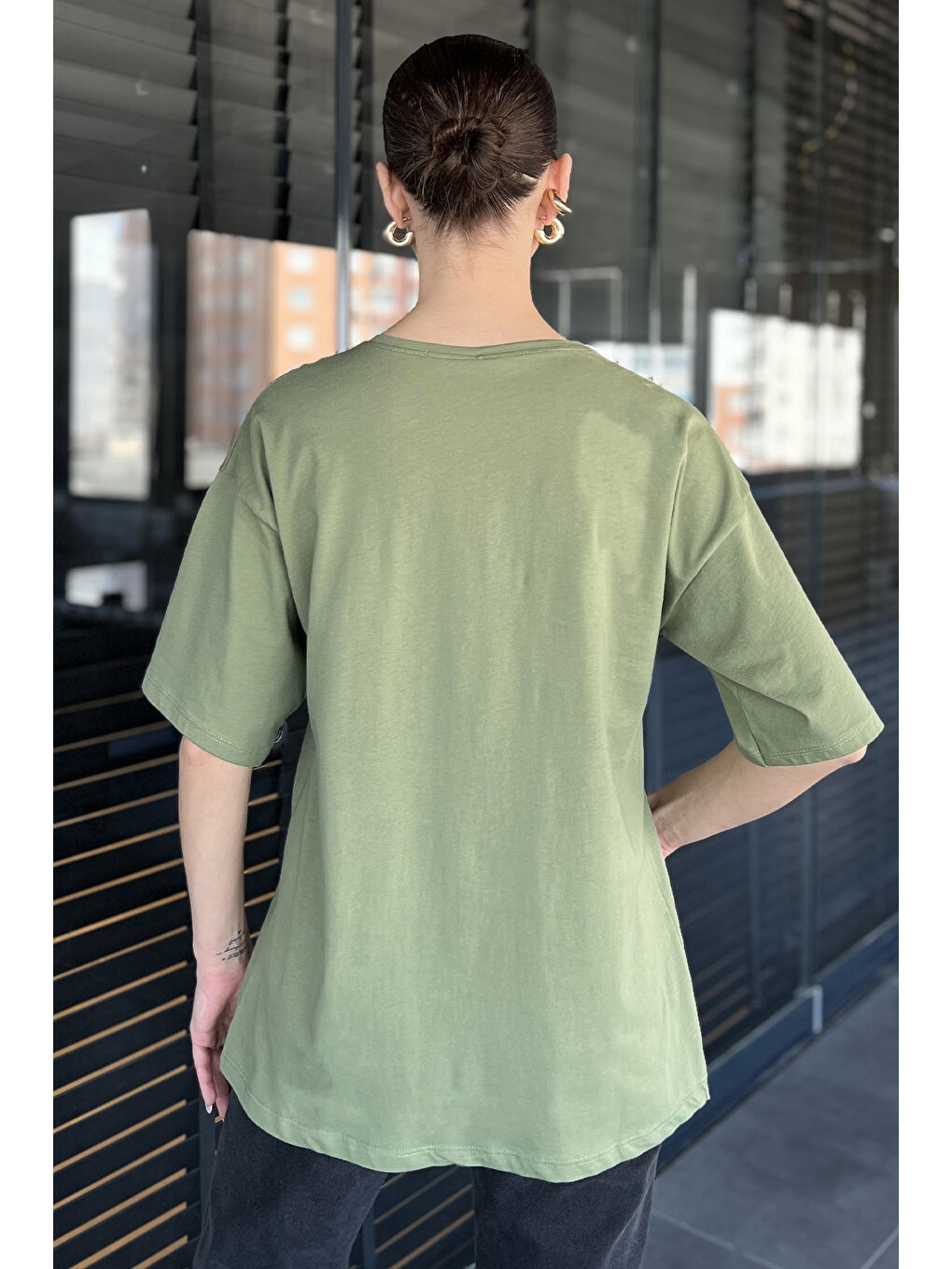 Haki Bisiklet Yaka Ön Baskılı Kadın Tişört-2