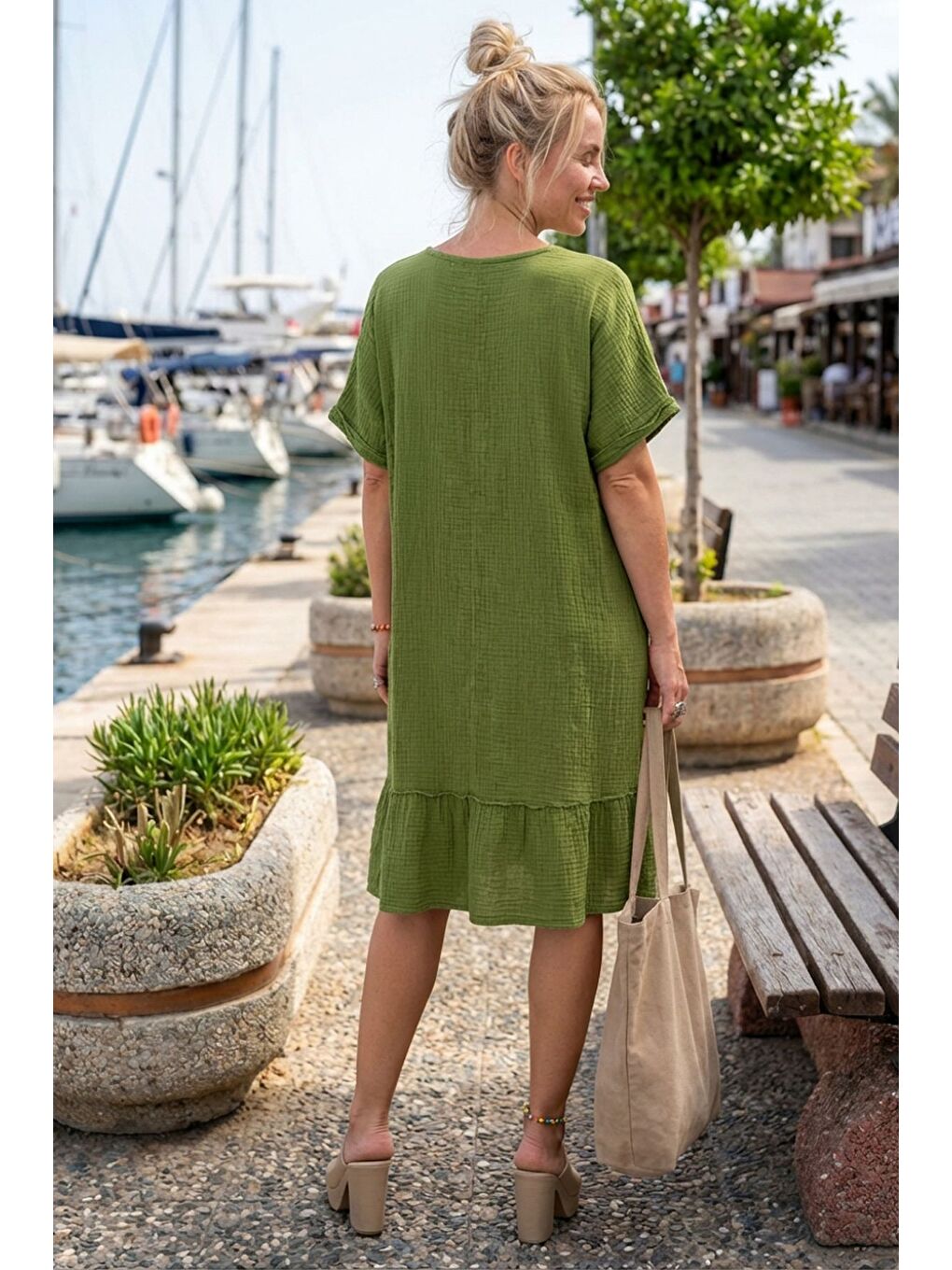 Yeşil V Yaka Kısa Kol Eteği Fırfırlı Casual Müslin Geniş Kesim Dokuma Elbise 106 75-3