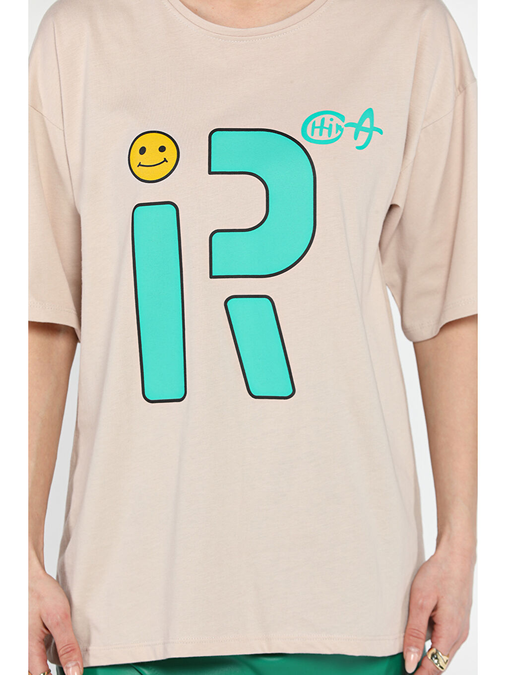 Bej Ön Baskılı Bisiklet Yaka Kadın Tişört-3