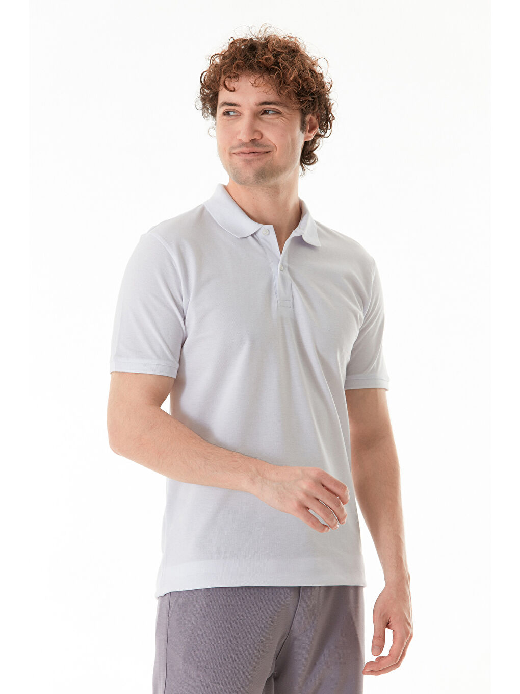Beyaz Basic Polo Yaka Yarım Düğmeli Tişört
