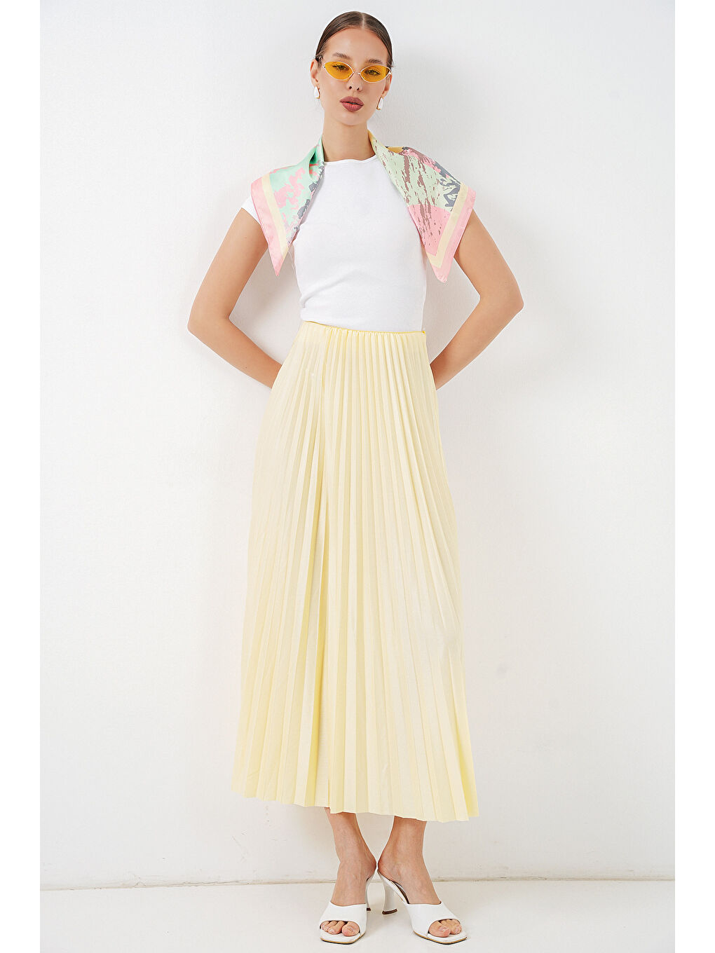 8009 Deri Görünümlü Piliseli Etek - Sarı-2