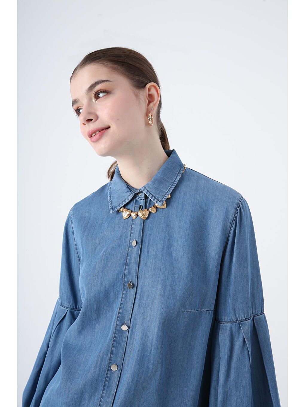Orta Mavi Kolları Pileli Büzgü Detaylı Denim Gömlek Tunik-4