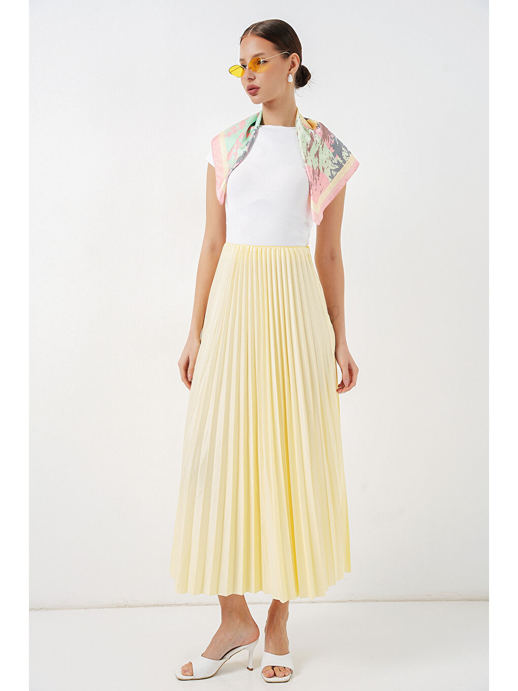 8009 Deri Görünümlü Piliseli Etek - Sarı-4