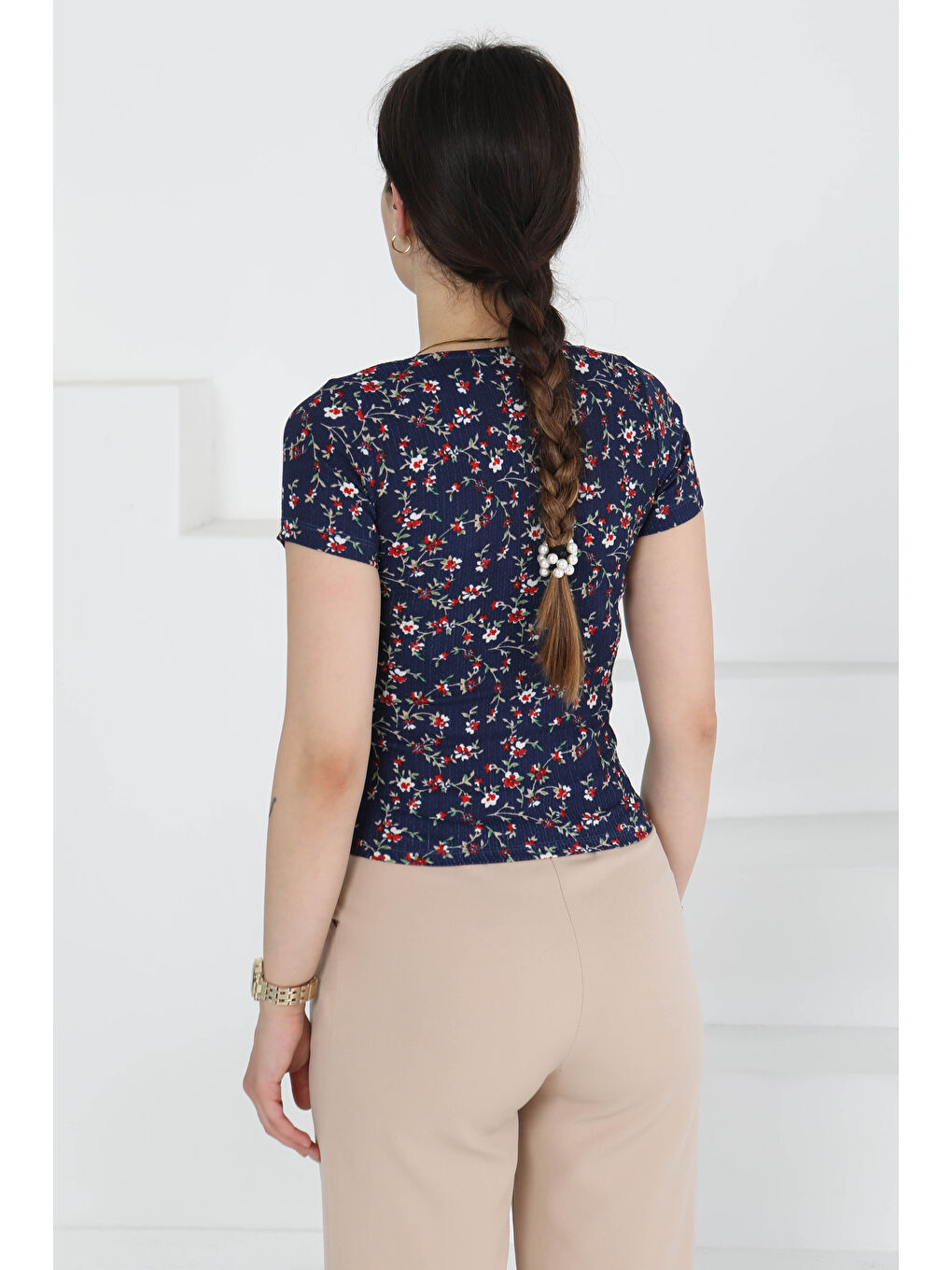 Oval Yaka Çiçek Desenli Bluz Lacivert - 27279-4