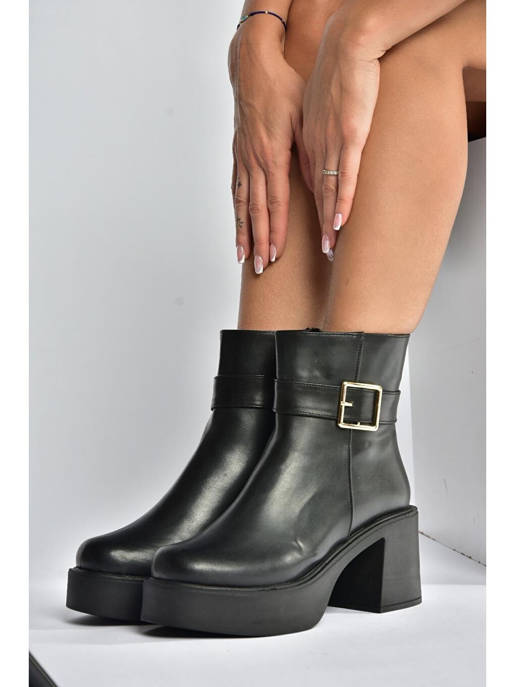 Siyah Kadın Bot V726446609-3